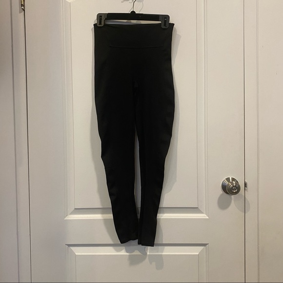 Spanx Textured Panel Leggings - Picture 4 of 5